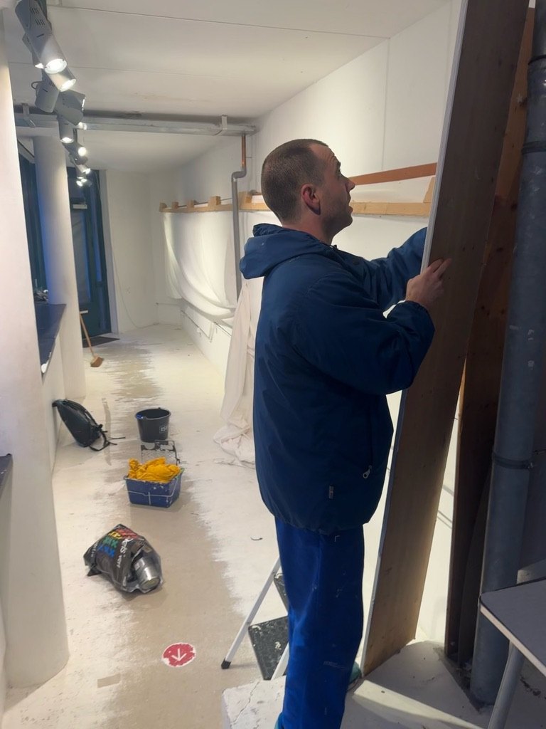 The making of the room: Walls & light